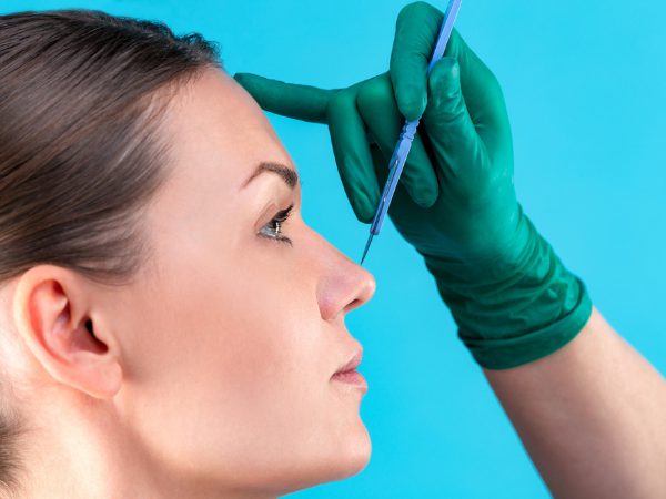 آیا اصلاح فرم بینی بدون جراحی برگشت پذیر است؟